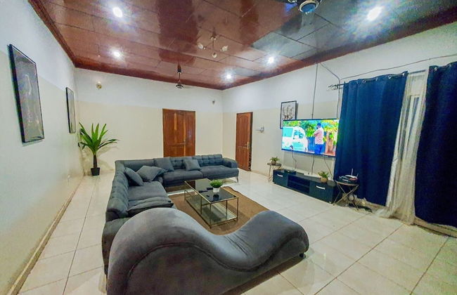 The Retreat Emerald Apartments Close to the Beach - Photo 4