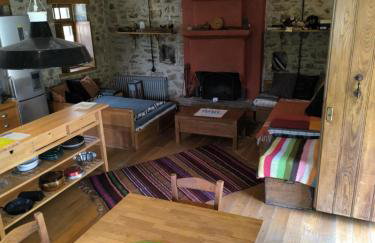 The Mountain House -mountain getaway - Photo 7