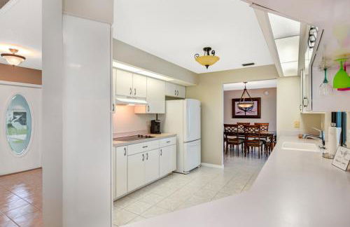 Waterfront Paradise! Heated Pool, Dock, Grill, Fishing near restaurants and shops - Foto 6