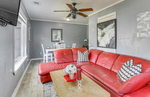 12 Mi to Lake Access Port Arthur Apt with Yard - Photo 5