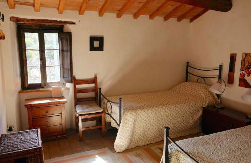 restored water mill with rockpools and waterfall - Foto 19