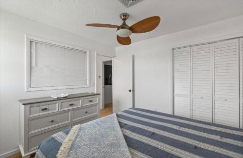 Private Bayfront Beach House with Dock, Steps to Beach and Restaurants - Foto 31