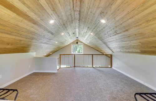 Modern Lakeside Cabin with Mountain Views and Hot Tub! - Foto 21