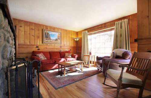 Ahwahnee-be Vintage Cabin - Walk to town! - Foto 7