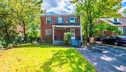 5BR 2 Bath Bath Near UMD and Metro to DC! - Foto 3