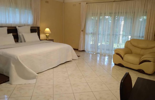 Charming 6-bed House With Swimming Pool in Harare - Foto 4