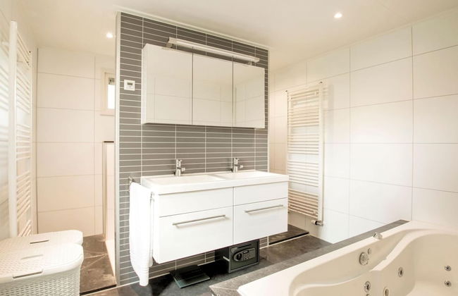 Lovely Holiday Home in Kaatsheuvel With Bubble Bath - Photo 46