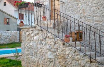 Heritage House Vrime - stone house with heated pool - Photo 11