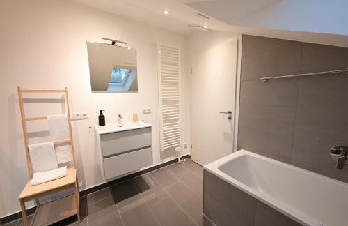 Liboria I Stylische Maisonette Wohnung Alpenblick I 4min zum See - Foto 23