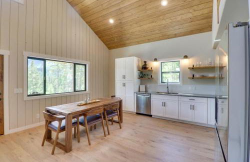 Lakeside Cabin with Hot Tub 3 Mi to Flathead Lake! - Foto 10