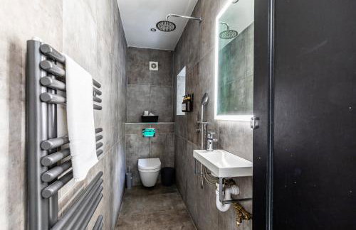 Locksbrook Lodge - Hot Tub - Spacious Outdoor Space - Photo 34