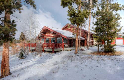 Less Than 1 Mi to Lake Granby Log Cabin with Fire Pit - Foto 3