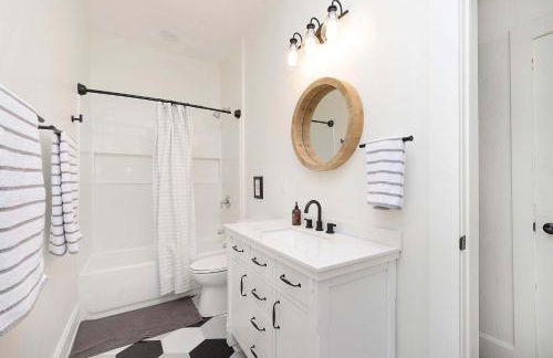 Family Haven with Hot Tub-Near Downtown Indy - Foto 19