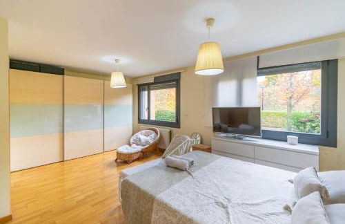 Gran chalet con amplio jardín próximo a Pamplona - Foto 36