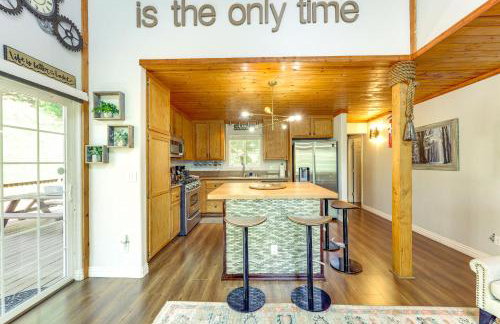 Remodeled Crestline Retreat Walk to Lake Gregory! - Foto 2