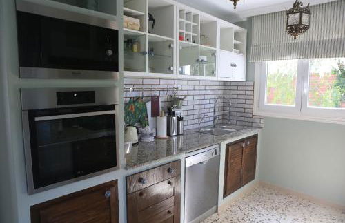 Newly furnished cozy house next to the beach - Foto 13