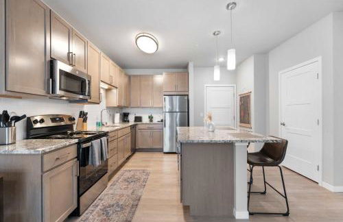 Washer & Dryer with Free Underground Parking with a Pool - Foto 44