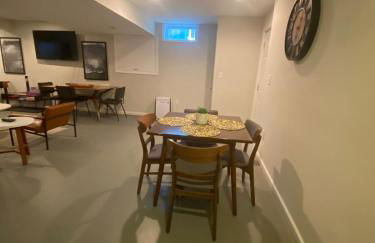 Cozy 2BR suite w Sauna - Foto 32