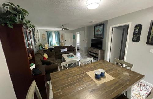 Destin-y 30A Beach Retreat Self Checkin - Huge Private Backyard Deck with Outdoor Shower - Foto 23