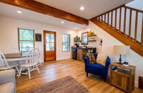 The Nuthatch Cabin 15 MIN to Magnolia Baylor - Photo 24