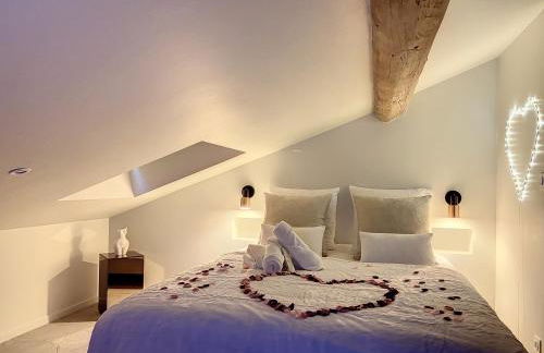 Cocon Blanc câlin avec Jacuzzi privatif - LoveRoom Insolite - Foto 19