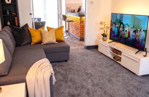 Green Haven Villa - 4BR Spacious House with Hot tub, Ample Parking, Air Condition, WIFI, Netflix, Patio & Garden - Foto 1