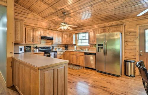 Quiet and Cozy Omaha Cabin about 20 Mi to Branson! - Foto 2