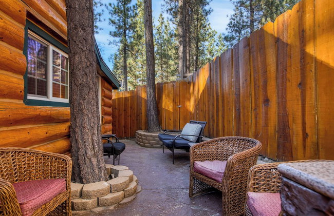 Pinetree Place by Avantstay Group Cabin w/ Hot Tub Minutes to the Lake - Photo 67