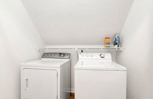 4BR Cozy Family Retreat Near Mall of GA, Near Lake Lanier - Sleeps 10 - Foto 74