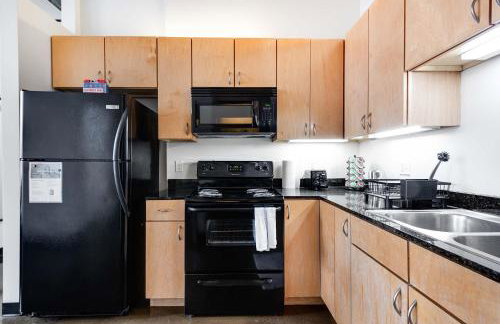 West Loop - City Views With In & Out Parking 2 - Photo 4