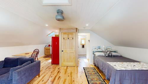 1 Mi to Crystal Lake! Couples Retreat with Deck - Photo 3