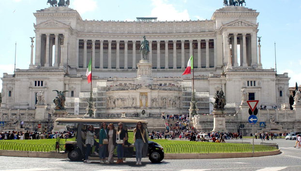 Rome Private Golf-Cart Tour - Foto 3, Pass in front of the Victor Emmanuel II National Monument