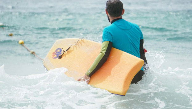 Bodyboard en la playa de Nazaré