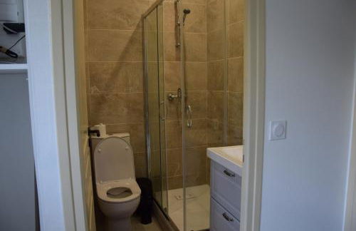 Élégant T2 à Bron, Tramway à 2min, Box Parking, 4Personnes - Foto 28