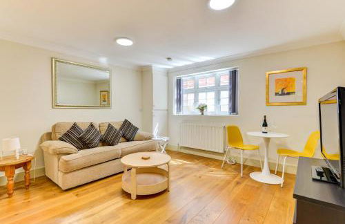 Redhill town centre apartment by Livingo - Foto 15