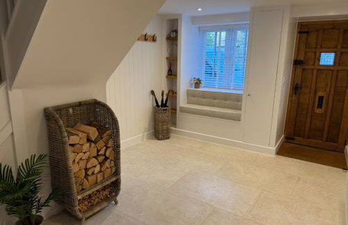 Luxury Lechlade cottage - Character and charm - Photo 17