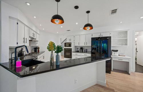 Garland Treehouse Villa: Patio Feasts & Creekside by Vacation Your way - Foto 18