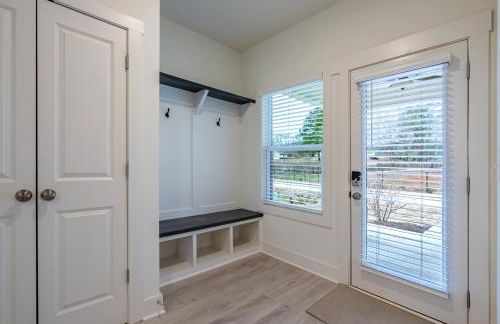 Modern Emerson retreat close to LakePoint Sports - Photo 32