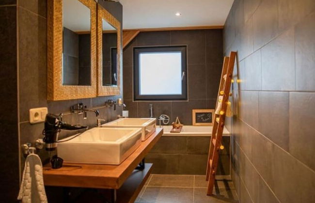 Modern Cottage Surrounded by Nature - Foto 16