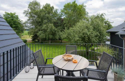 Traumhafte Ferienwohnung am Park, großer Balkon, voll ausgestattete Küche, Schreibtisch, WiFi, Smart TV, Carport, Wallbox, Fahrräder - Foto 11