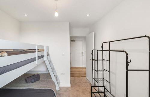 Luxury 3BR Apt Sleeps 10, Wembley & Park Views - Photo 23