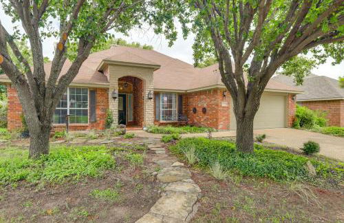 DFW Fun Awaits Family Home in Crowley! - Foto 35