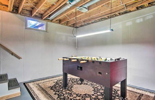 Rustic Rothbury Cabin with Resort Amenity Access! - Foto 12