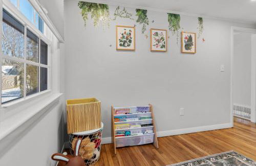 Family Walk to Craigville BeachBright 4BR Coastal Retreat - Foto 27