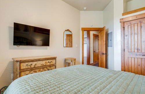 Scenic View! Lake Travis Cabin Near Pools and Marina - Foto 16