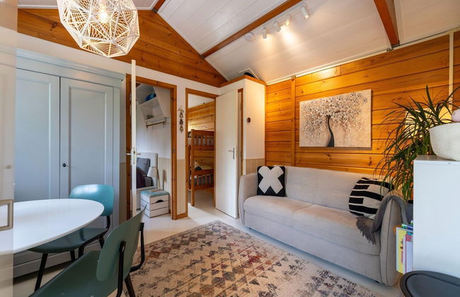 Holiday Home With Bubble Bath - Photo 29