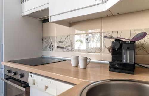 Urban Charm Rooftop Apartment with Vista - Photo 7