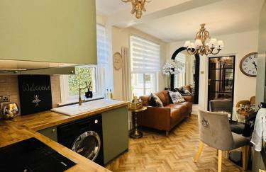 Designer 2 Bed Luxury Apartament with Private Garden in London - Foto 8