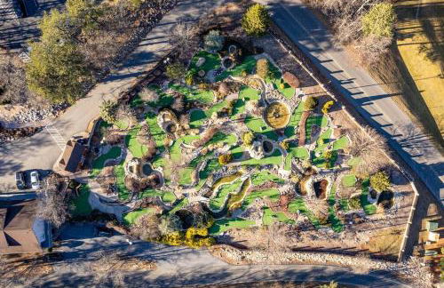 Massanutten 2 King Suites 4 BR Hot Tub Game Room Kids Toys Flower on the Mountain - Foto 25