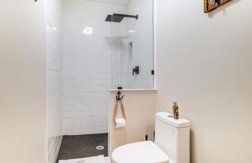 Walk to Town and River Charming Home in North East! - Foto 21